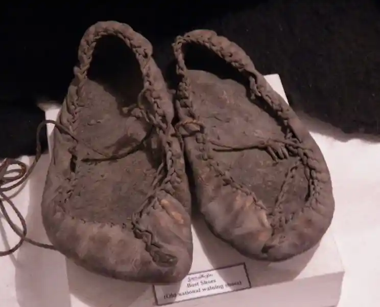 Bost shoes, old national walning shoes